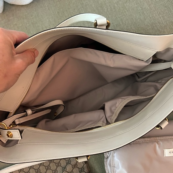Gucci GG Supreme Canvas diaper bag in Beige/Cream - Picture 5 of 8